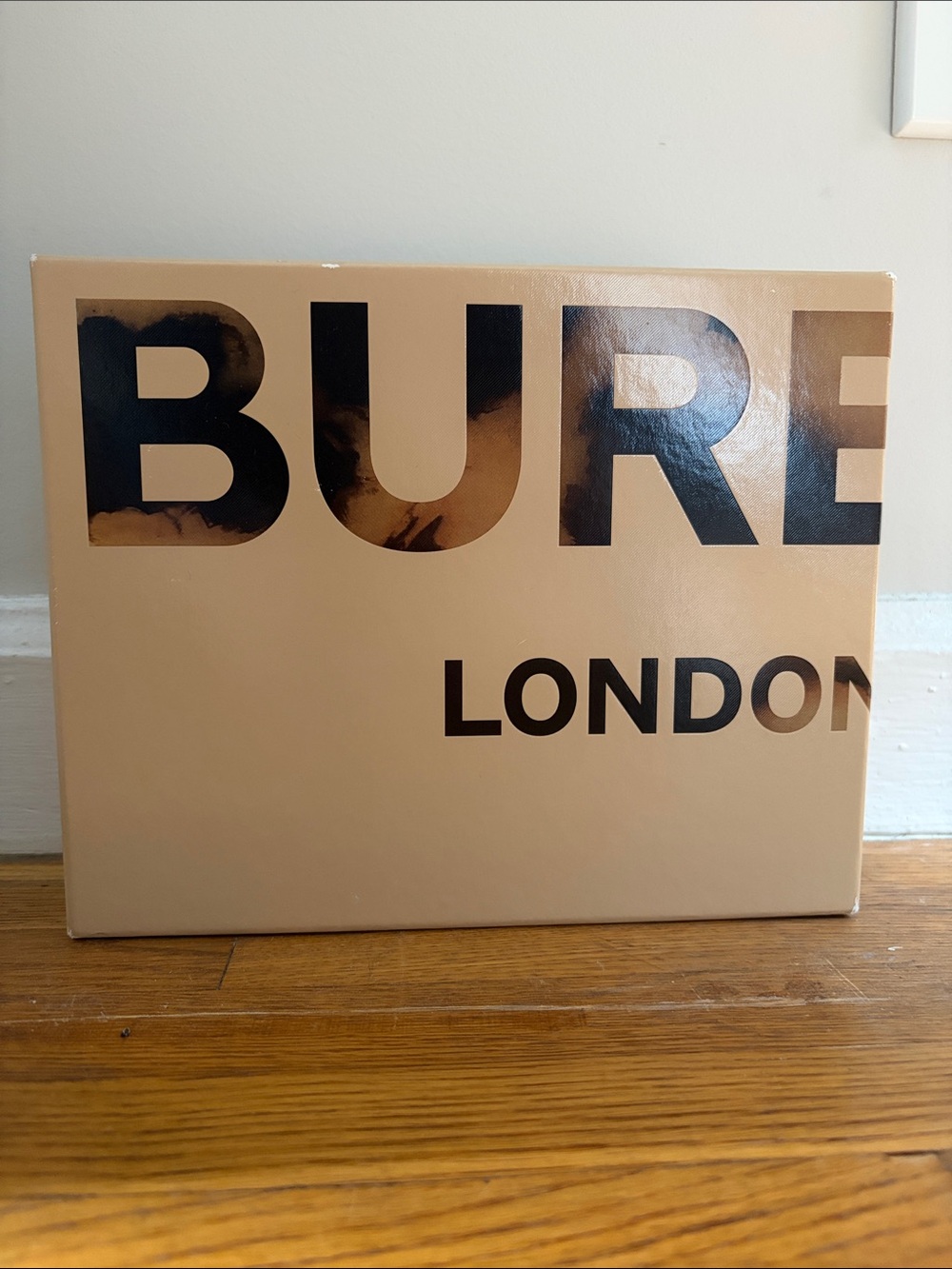 Authentic Burberry Monogrammed Gift Box L9xW7.5xH6.5-